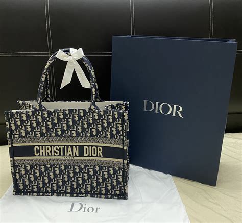 book tote dior mini|dior book tote medium size.